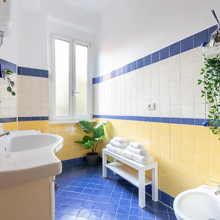 8 Min To Center - 400mt To Metroa, 4-6 Pax, 2 Bathrooms Apartment