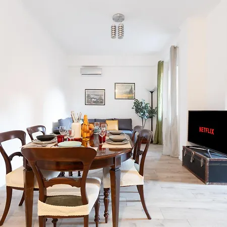 8 Min To Center - 400mt To Metroa, 4-6 Pax, 2 Bathrooms Apartment