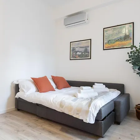 8 Min To Center - 400mt To Metroa, 4-6 Pax, 2 Bathrooms Apartment Rome