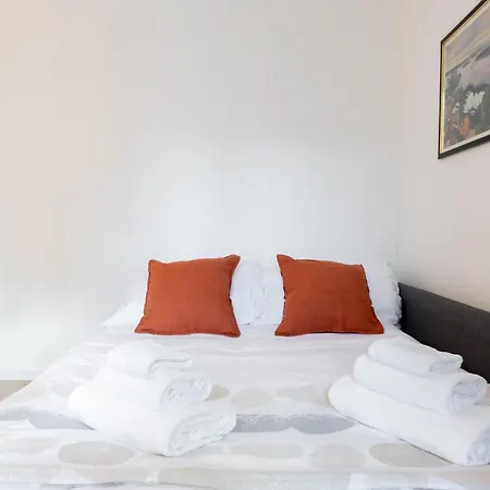 8 Min To Center - 400mt To Metroa, 4-6 Pax, 2 Bathrooms * Rome