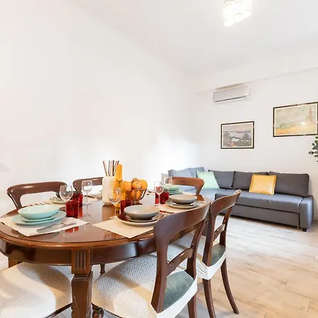 Апартаменты 8 Min To Center - 400mt To Metroa, 4-6 Pax, 2 Bathrooms Рим